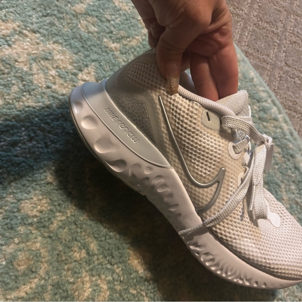 Nike Women's White Sneakers 5.5